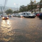 La acumulación de agua se evidenció en distintos puntos de la urbe.
