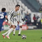 Cristiano Ronaldo (c) y su equipo, Juventus, fueron eliminados de la Champions.
