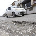 Cráteres. Salvo la calle donde está la Aerovía, el estado de las vías principales del barrio es como el que se muestra en la foto.