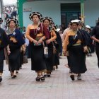 Ropa. Los saraguros mantienen su forma tradicional de vestir.