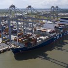 El buque de la línea CMA-CGM llevó el primer embarque.
