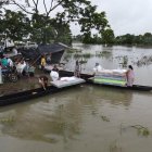 Transporte. En las comunidades más bajas de Los Ríos, la canoa sigue siendo su medio de transporte para llegar a casa.