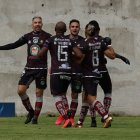 Los jugadores del Mushuc Runa celebrando uno de los goles de Bauman ante Manta.
 
 Agencia ( ag - expreso ag extra ) API