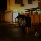 La Atarazana. La falta de iluminación, además de las viviendas y hasta carros abandonados, juegan en contra de la seguridad de los residentes.