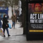 Cartel del gobierno británico sobre el coronavirus en Londres.