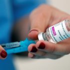 Varios países europeos paran la vacuna de AstraZeneca por precaución tras casos de trombosis.