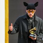 Fotografía facilitada este domingo por The Recording Academy en la que se registró al cantante puertorriqueño Bad Bunny.