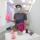 Jarrín se basó en las interacciones en la aplicación de citas Grindr para iniciar su investigación, que tomó más de un año.