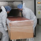 Hubo donaciones de ataúdes de cartones ante el aumento de fallecidos.