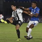 Los jugadores de la U. Católica carecieron de buena definición para ganar la serie.