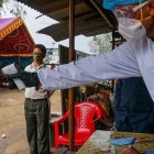 Un funcionario al corriente de la cuestión, que pidió el anonimato, aseguró a Efe deque "a primera vista, parece que las vacunas fueron traídas con prisa a Nepal".