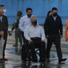 El presidente Moreno y parte de su círculo cercano de Gabinete a la llegada de las primeras vacunas.