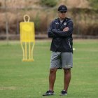 Rolando Azas, asistente técnico de Fabián Bustos en Barcelona.