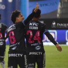 Los jugadores de Independiente del Valle celebran el primer gol en su casa.