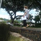 La persona de  la tercera edad camina a diario por varias calles de Urdesa Central que están regeneradas.