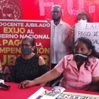 Muchos maestros jubilados tienen enfermedades catastróficas. Otros han muerto sin recibir su dinero.