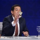 Andrés Arauz de UNES abrió la ronda de economía y empleo.