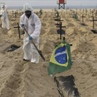 Pese a que Brasil es el epicentro mundial de la pandemia, el líder de la ultraderecha brasileña reforzó este lunes su negacionismo y resaltó que el país es un "ejemplo" en el combate a un virus que deja más de 2.000 decesos por día.