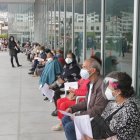 Los adultos mayores fueron al Bicentenario e hicieron largas filas.