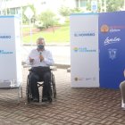 El presidente Lenín Moreno junto al ministro de Salud, Mauro Falconí, en Guayaquil.