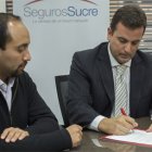 Juan Ribas (derecha) estuvo al frente de la estatal Seguros Sucre entre 2012 y 2017.