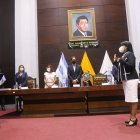 Sofía Lovato presta juramento como vicerrectora de la Universidad de Guayaquil. El nuevo rector Francisco Morán, lo hizo vía telemática, por problemas de salud.