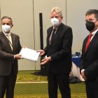 El viceministro de Gobierno, Patricio Ramírez, en representación del #MDG, recibió el proyecto “Diagnóstico de necesidades para enfrentar la delincuencia organizada  
transnacional y la violencia en el área de frontera entre Ecuador y Colombia”, ejecutado por