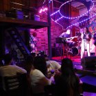 Show en vivo. La cantante Abby Lara inauguró las noches de jazz en Diva Nicotina el pasado jueves.