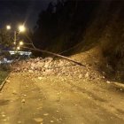 El deslizamiento se dio el domingo de noche pasadas las 21:00, según las autoridades.
