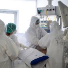 Las camas UCI en la mayoría de los hospitales del país están llenas,