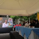 La alcaldesa Cynthia Viteri y el ministro de Salud, Mauro Falconí, en la firma del convenio.