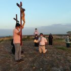 Devoción. En el momento en que se recordó la muerte de Jesús, de rodillas, los asistentes pidieron perdón