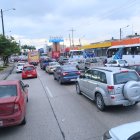 Circulación. Pasadas las 16:00, el tráfico vehicular se intensificó en varias avenidas de la ciudad.