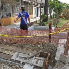 trabajos. A lo largo de la peatonal se observa que se han iniciado los trabajos. Hay una jardinera y tuberías para las aguas lluvias.