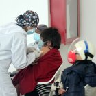 Inmunización. Este miércoles siguió en el Bicentenario la vacunación.