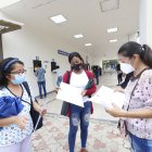 Algunos egresados ya cuentan con sus títulos, mientras que otros aún  esperan la entrega del documento.