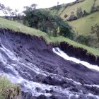 Un deslave provocó la pérdida de agua potable en tres parroquias.