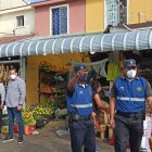 Operativo. Personal del Municipio desalojó el comercio informal.