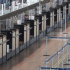 Vista hoy del Aeropuerto Internacional Arturo Merino Benítez casi vacío.