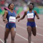 Tenorio (i), una de las atletas más veloces del país, entrena en Estados Unidos.