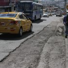 Los vecinos reclaman por los trabajos incompletos en la vía principal de La Roldós, al norte. La maquinaria permanece paralizada en el estadio de Cangahua desde hace un mes. 


04 DE ABRIL DEL 2021
. Angelo Chamba. (ag-extra ag-expreso ag-quito)