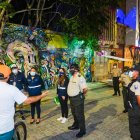 La Policía llegó al lugar para suspender el acto la noche de ayer.