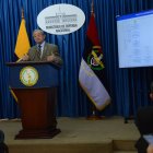 Acto. El ministro de Defensa, Oswaldo Jarrín, durante la rueda de prensa.