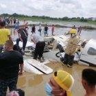 Los cuerpos fueron sacados de la avioneta y llevados al Instituto Forense de Guayaquil.