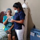 A falta de dinero y por la escasez de camas en los hospitales, se crean UCIS dentro de las casas.