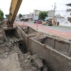 El canal. Personal se encuentra todavía trabajando en el lugar. Se prevé que la obra culmine dentro de un mes aproximadamente.