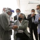 Orden. El pasado 25 de marzo el presidente visitó uno de los puntos de vacunación en la capital junto al ahora exministro de Salud, Mauro Falconí.