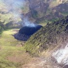 San Vicente y Granadinas evacúa a miles de personas por erupción de un volcán.