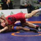 Andrés Montaño (abajo) aplicando una llave en la final de Bulgaria.