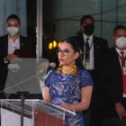 Atamaint, presidenta del CNE, inauguró la jornada electoral con un discurso cargado de emotividad.